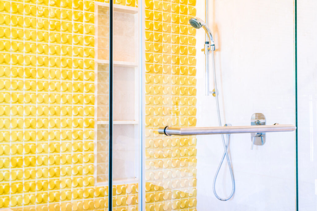 Looking for bathroom colors that are trendy in 2025? Get inspired by earthy greens, moody darks, and playful pinks for a fresh new look.