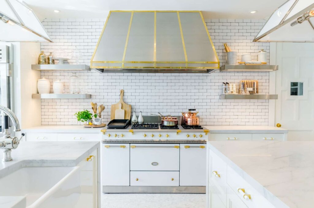 contrast kitchen backsplash